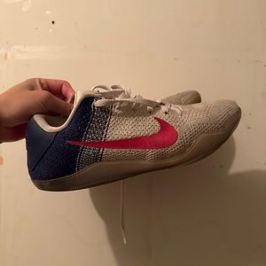 KOBE 11 VI USA size 9 July 4 White Red Blue